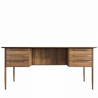 рабочий столbruni с ящиками орех в Прокопьевске