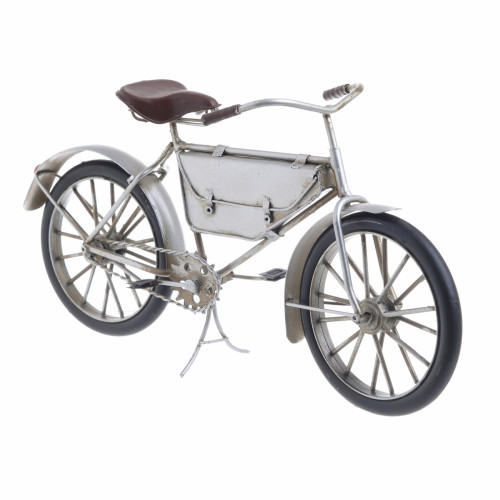 модель bicycle серебристого цвета в Прокопьевске